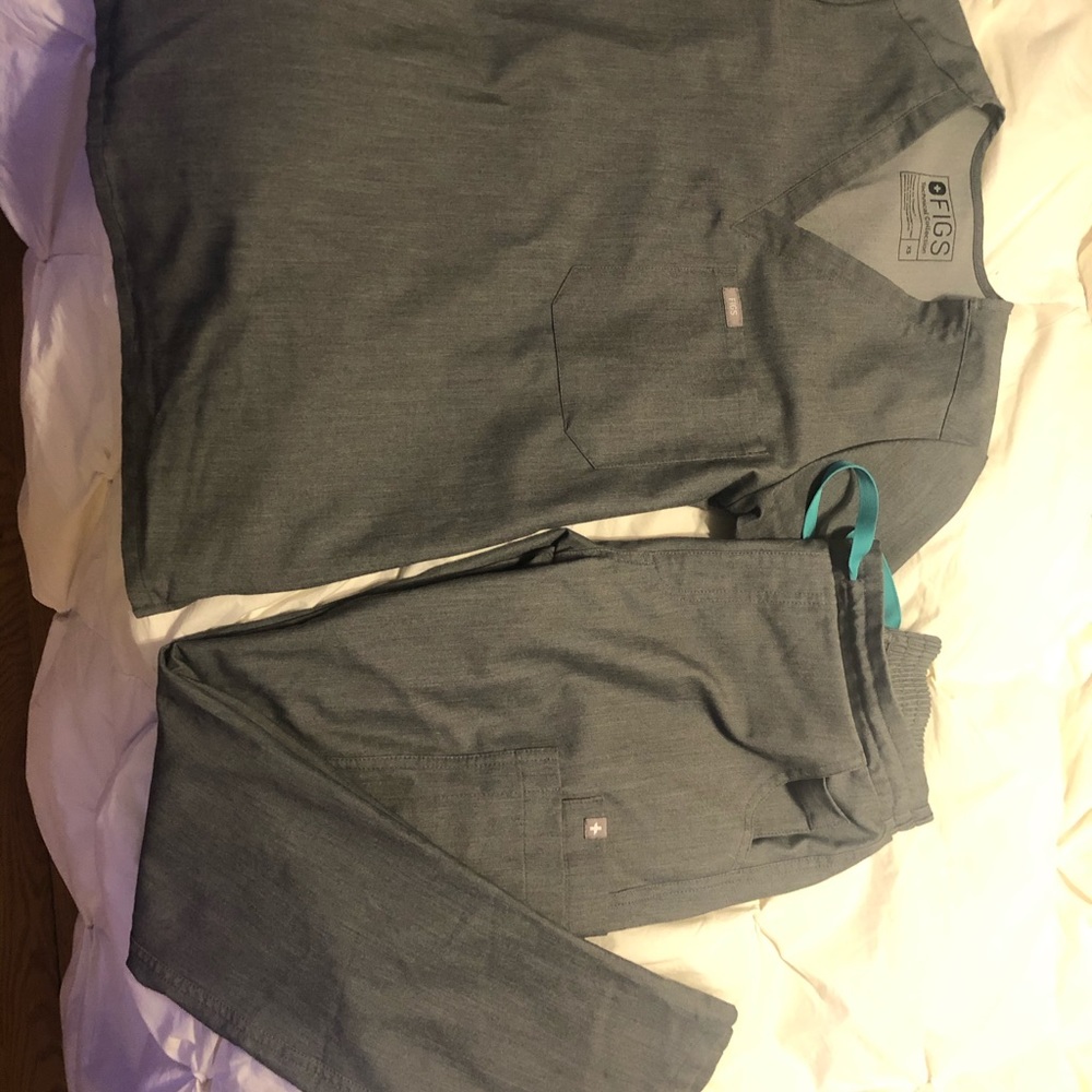 FIGS grey set